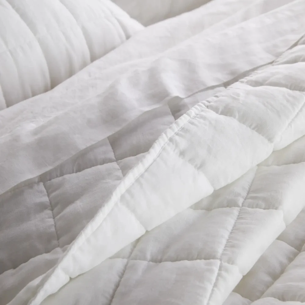 European Linen Box Quilt In White Full/Queen